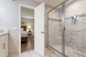 Shower, towels - Exclusive Beach Access: Pool & Tennis Included (Miramar Beach)