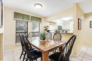 Dining - 2BR villa: steps to beach & tennis courts (Miramar Beach)