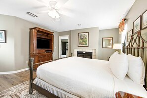 2 bedrooms - 2BR villa: steps to beach & tennis courts (Miramar Beach)