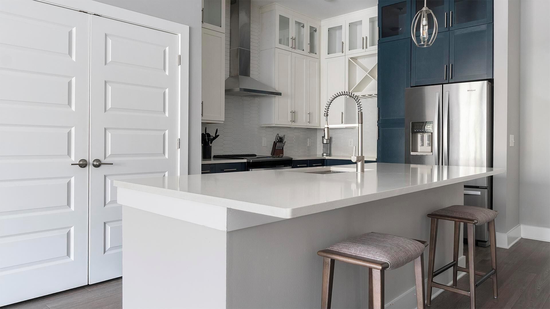 Refrigerador y comedor 