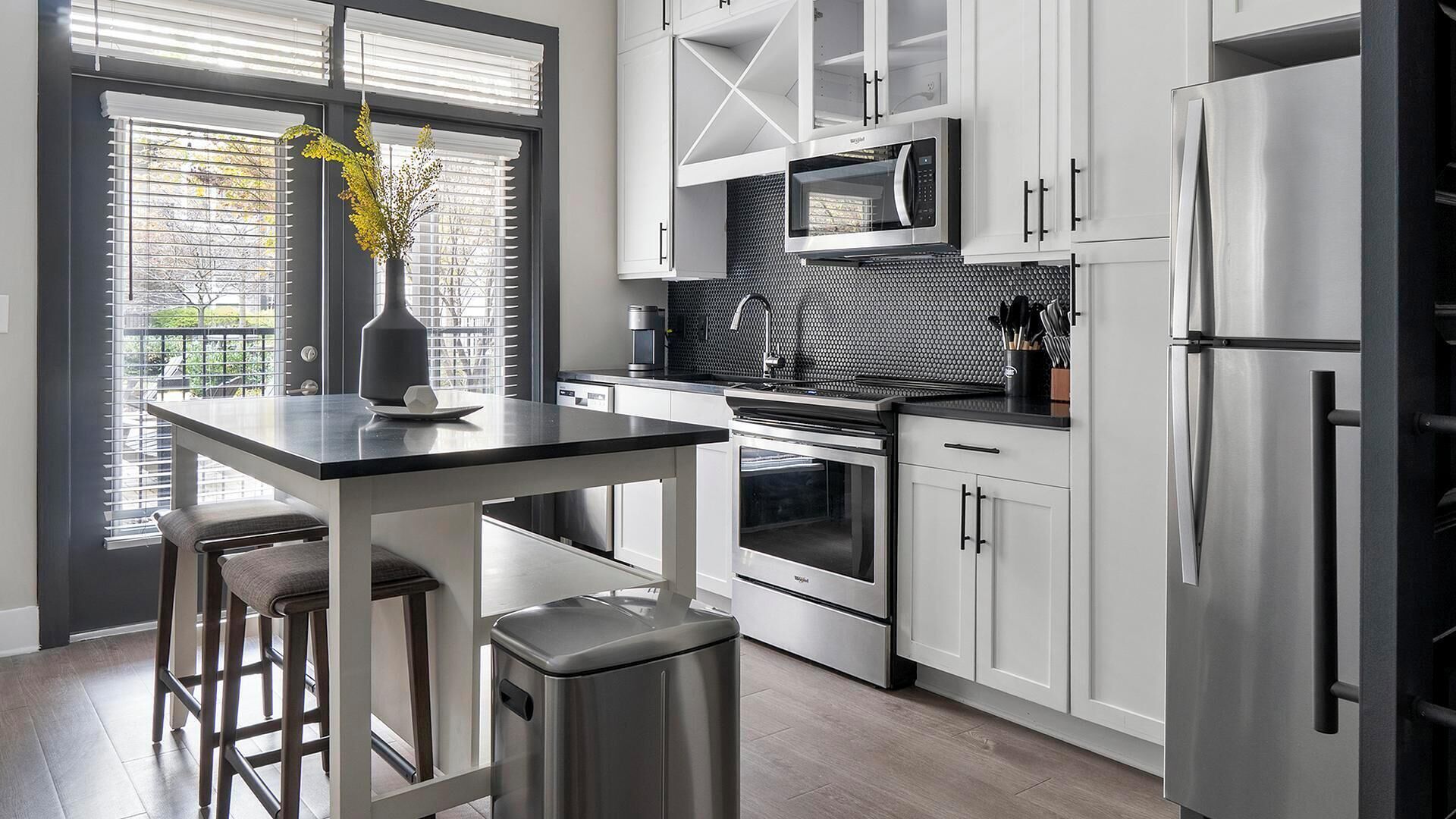 Refrigerador y comedor 