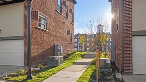 Property grounds - Landing | Modern 2BD in Lee's Summit (Lee's Summit)