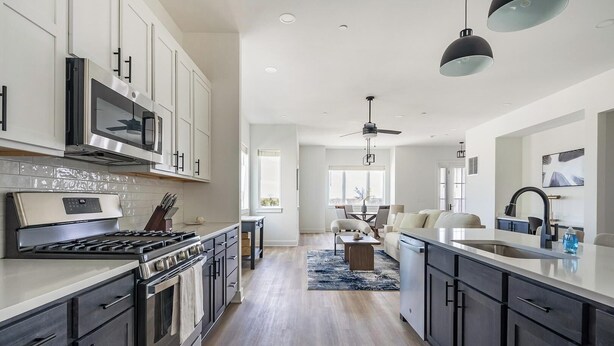 Unclassified image, 1 of 28, button - Landing | Chic 3BD in Lee's Summit (Lee's Summit)