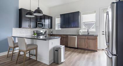 Landing | Incredible 3BD in Lee's Summit