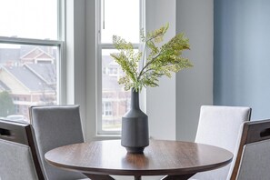Dining - Landing | Incredible 3BD in Lee's Summit (Lee's Summit)