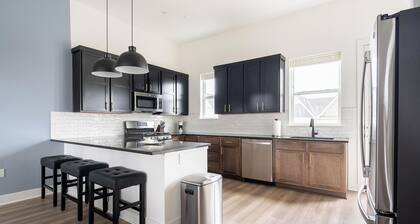 Landing | Modern 3BD in Lee's Summit