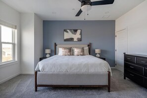 Desk, iron/ironing board, WiFi, bed sheets
