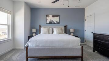 Desk, iron/ironing board, WiFi, bed sheets