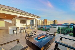 Property grounds - Ivory Rose: Private Beach, Ocean Views, Pool & Hot tub, Golf Cart, Game Room (Miramar Beach)
