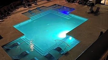 Piscina all'aperto, una piscina riscaldata