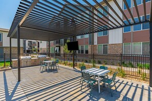 Outdoor dining - Landing | Spectacular 1BD, Gym, Clubhouse (Longmont)