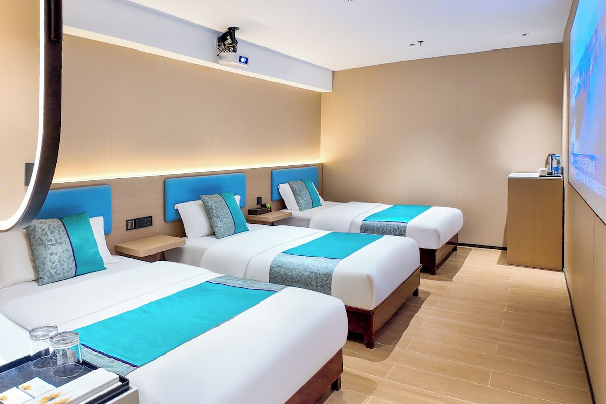 Comfort Triple Room | Desk, free WiFi