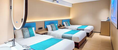 Comfort Triple Room | Desk, free WiFi