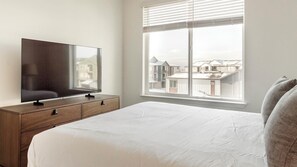 Desk, iron/ironing board, WiFi, bed sheets - Landing | Chic 2BD, Gym, Clubhouse (Longmont)