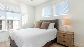 Desk, iron/ironing board, WiFi, bed sheets - Landing | Incredible 2BD, Clubhouse, Gym (Longmont)