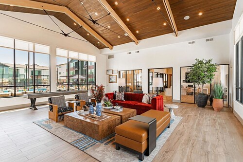 Landing | Stylish 2BD, Gym, Clubhouse