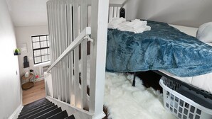 Iron/ironing board, WiFi, bed sheets - Pullen 25 - Welcome Home + Modern Style + Free Parking (Raleigh)