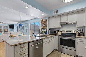 Fridge, microwave, oven, stovetop - ☀️Great Location | Walk to Beach | Heron Pointe B-8☀️ (Myrtle Beach)