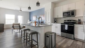 Fridge, dining tables - Landing | Stylish 1BD, Gym, Pool (Leander)