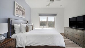 Desk, iron/ironing board, WiFi, bed sheets - Landing | Spectacular 1BD, Gym, Pool (Leander)