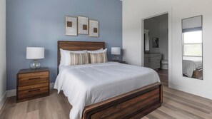 Desk, iron/ironing board, WiFi, bed sheets - Landing | Beautiful 1BD, Pool, Gym (Leander)