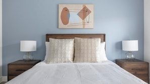 Desk, iron/ironing board, WiFi, bed sheets - Landing | Stunning 2BD, Gym, Pool (Leander)