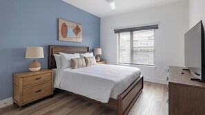 Desk, iron/ironing board, WiFi, bed sheets - Landing | Stunning 2BD, Pool, Gym (Leander)