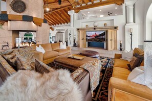 Interior - HÓZHÓ Luxe Ranch w/ Lazy River, Golf Sim & Bowling (Scottsdale)