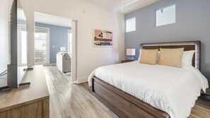 Desk, iron/ironing board, WiFi, bed sheets - Landing | Beautiful 1BD, Courtyard, Gym (Austin)