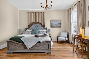 書桌、熨斗/熨衫板、可攜式嬰兒床、Wi-Fi