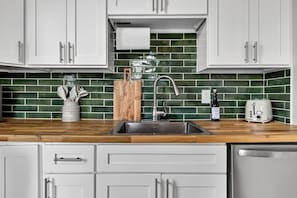 Coffee/tea maker, fridge, microwave, oven - Midtown Macon Suite | Private Parking (Macon)