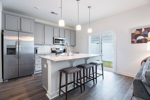 Refrigerador y comedor