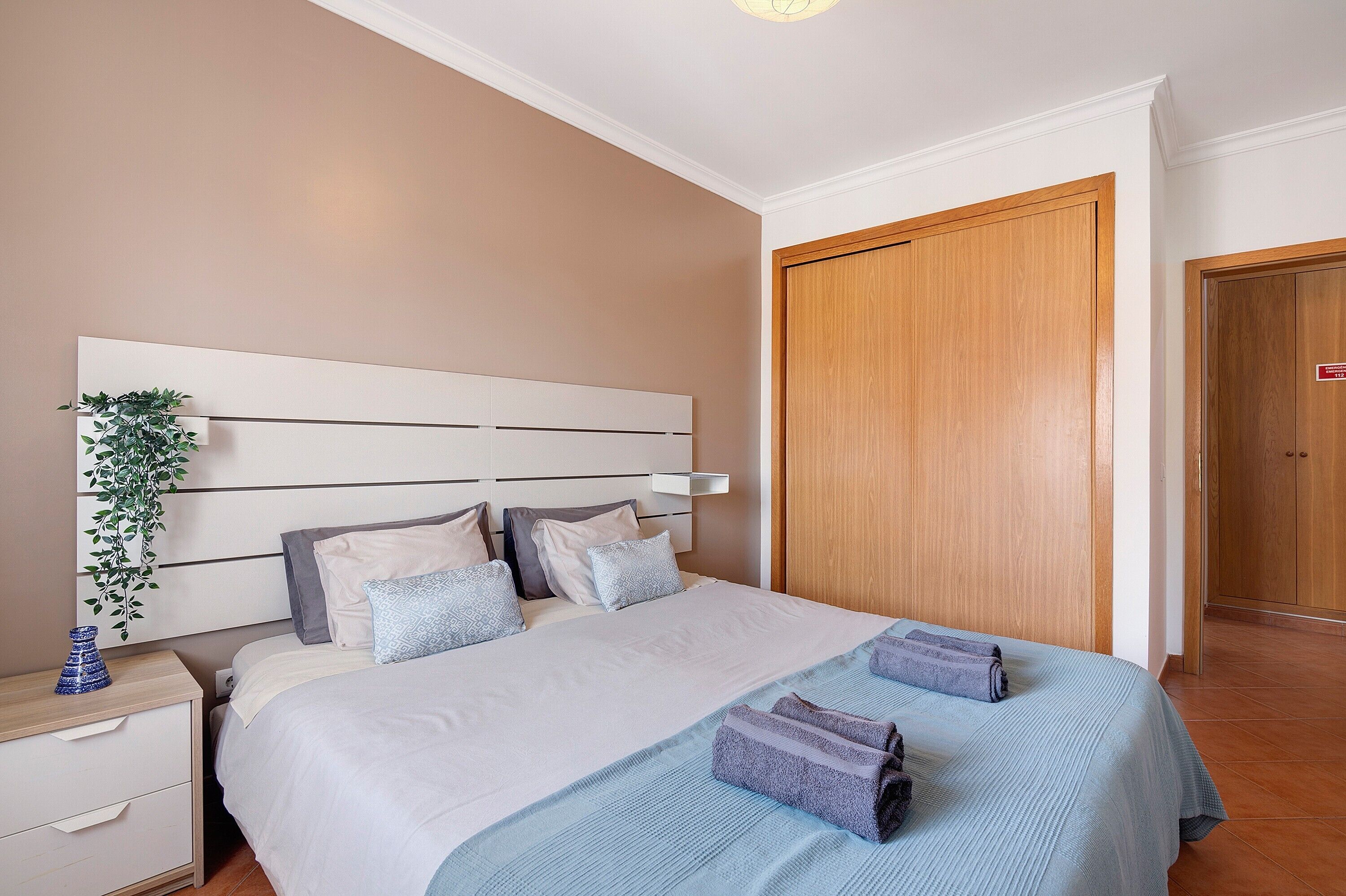 熨斗/熨衣板、WiFi、床单