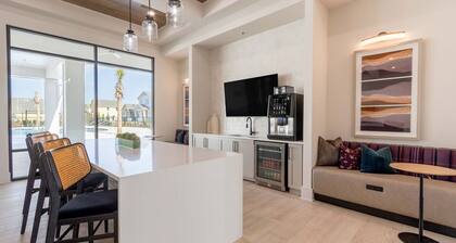 Landing | Chic 2BD, Clubhouse, Pool