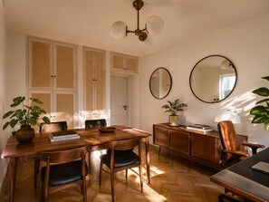 Interior - Luxury Loft with Free Parking & Garden – Central Kraków (Kraków)