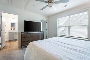 Desk, iron/ironing board, WiFi, bed sheets