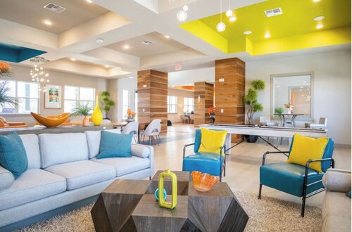 Landing | Spectacular 2BD, Pool, Gym