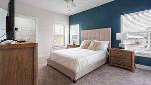 Desk, iron/ironing board, WiFi, bed sheets - Landing | Stunning 1BD, Pool, Gym (San Antonio)