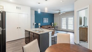 Interior - Landing | Stunning 1BD, Pool, Gym (San Antonio)