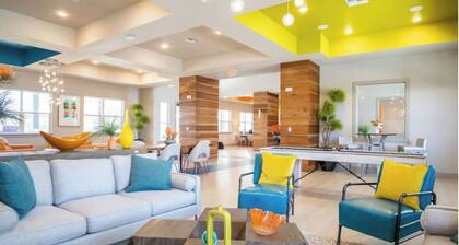 Landing | Chic 1BD, Pool, Clubhouse