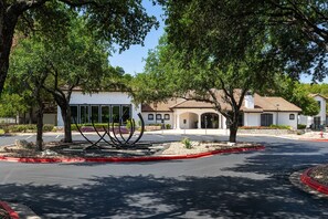 Exterior - Landing | Beautiful 1BD, Pool, Clubhouse (Austin)