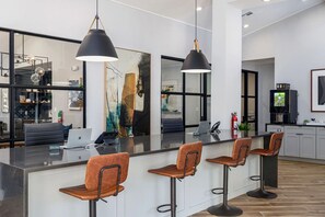 Lobby - Landing | Modern 2BD, Pool, Courtyard (Austin)