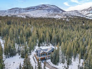 Exterior - 11,300’ Luxury Retreat + Hot Tub, Sauna, Epic Views + Near Breckenridge (Alma)