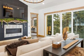 Smart TV, lareira, videogames, pebolim