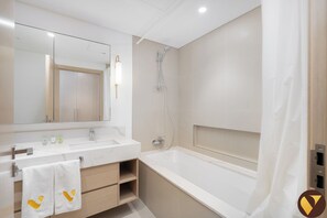 Luxury Apartment, Balcony, Canal View | Bathroom | Separate bathtub and shower, rainfall showerhead, free toiletries - Vogue | Icon Bay Creek Harbour | Waterfront Living (Dubai)
