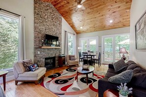 TV, fireplace, DVD player, offices