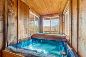 Interior - Cozy log cabin w/ Free Attraction TIckets, private hot tub, fireplace, & deck (Townsend)