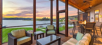 Luxe Lakefront Home, Sleeps 14・Dock・Amazing Views