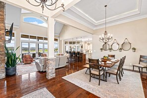 Dining - Luxe Lakefront Home, Sleeps 14, Dock, Amazing Views (Sharps Chapel)