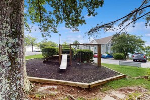 Property grounds - Lovely Condo W Ridge. View・Outdoor Pool・Balcony (Gatlinburg)